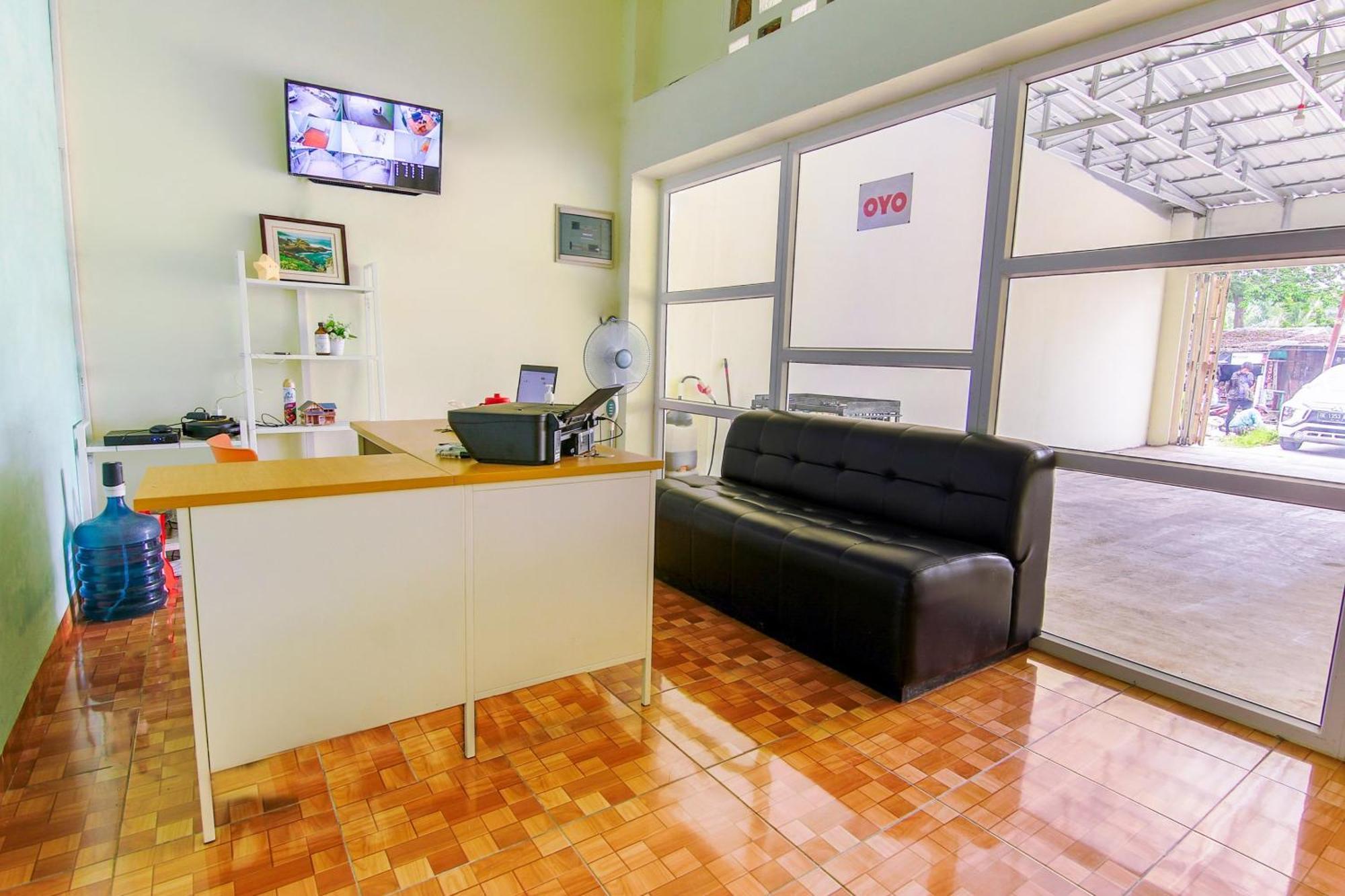 Oyo 3493 Nami House Hotel เมดาน ภายนอก รูปภาพ